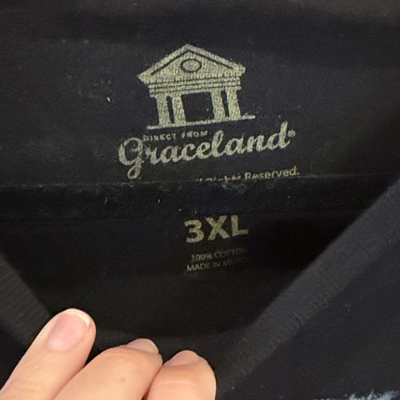 Official Apparel from Graceland Elvis Presley T-Shirt NEW - Picture 3 of 6